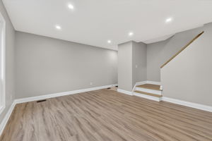 65 Woodman Dr S, Hamilton, ON L8K 4E2, Canada Photo 7