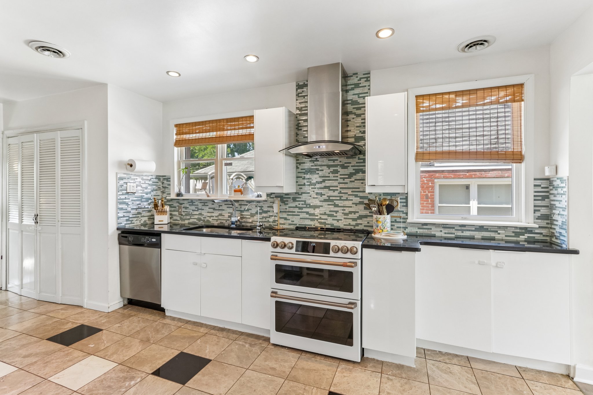 Hendrix St-S0306-024.jpg