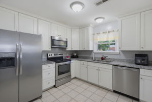 650 Highland Park Dr-16