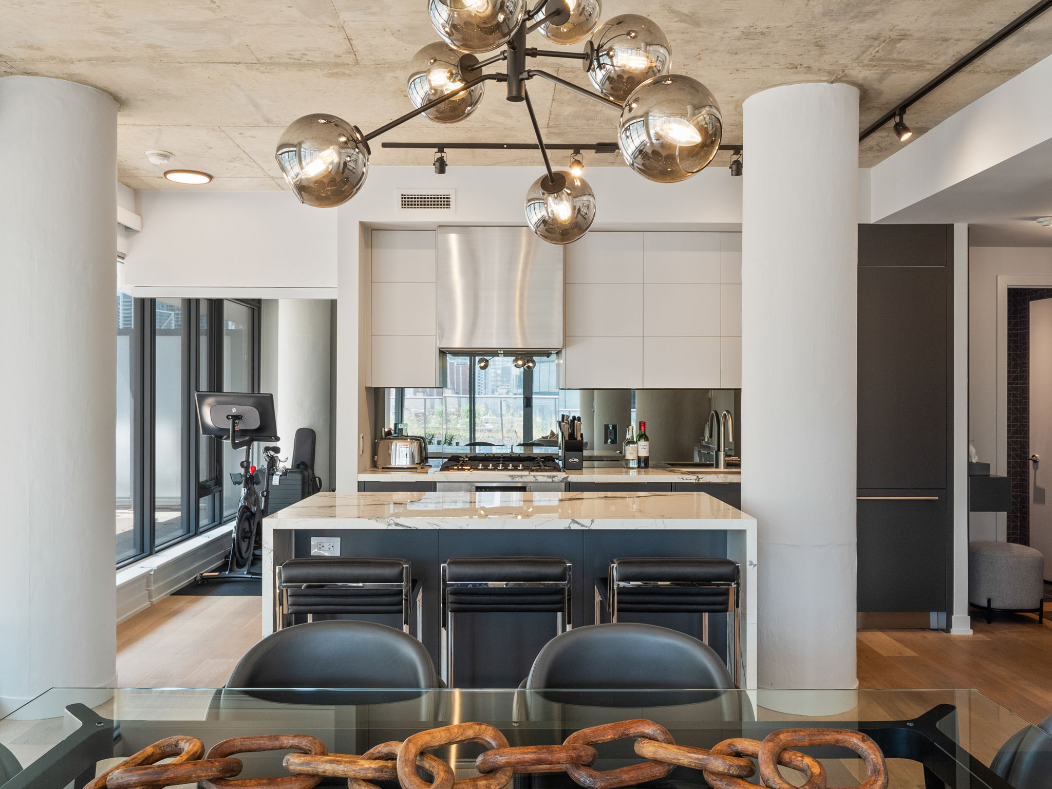 650 King St W Unit 810 Toronto, ON M5V 0H6