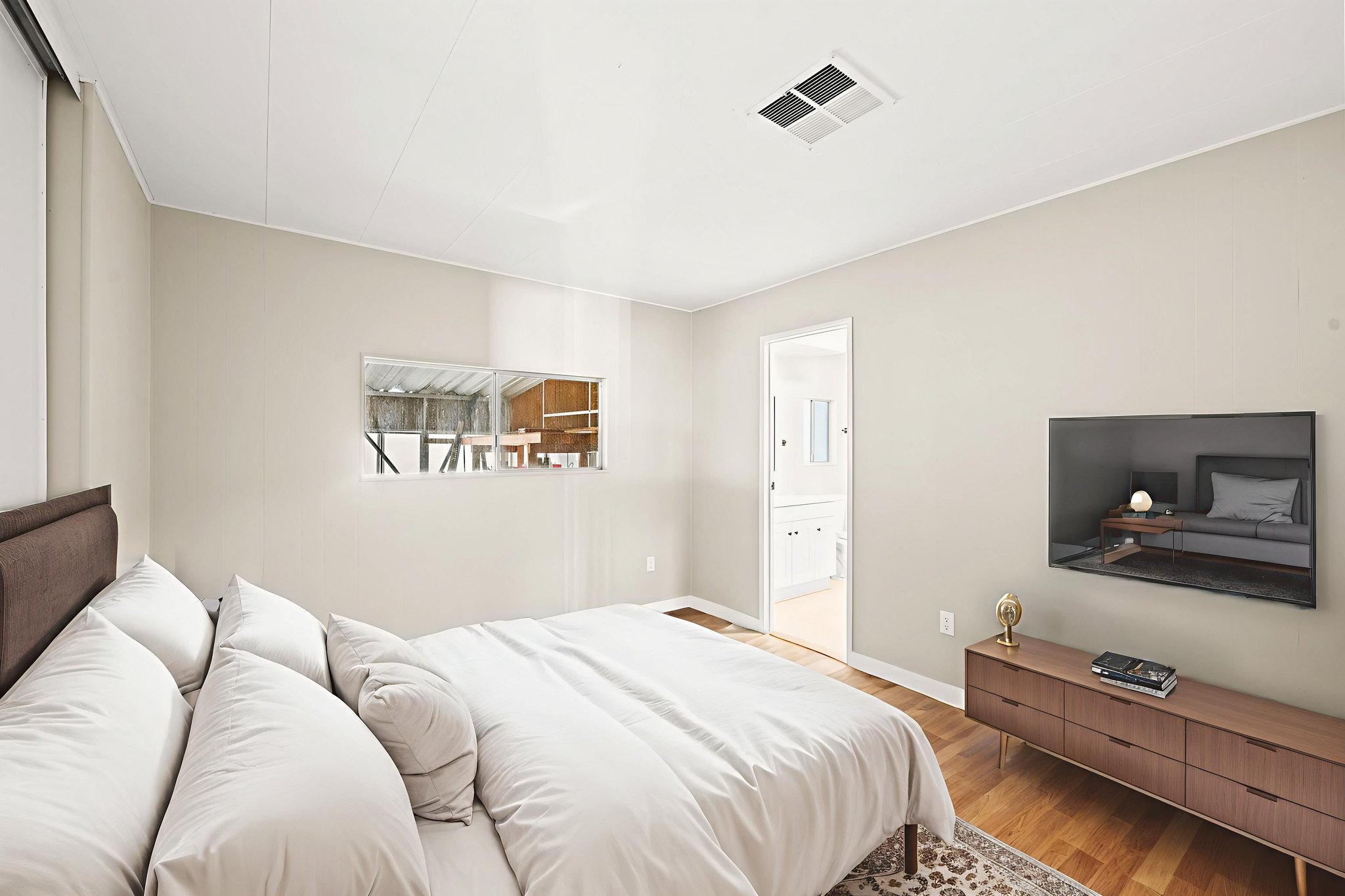 26-650 Rancho Santa Fe virtually staged.jpeg