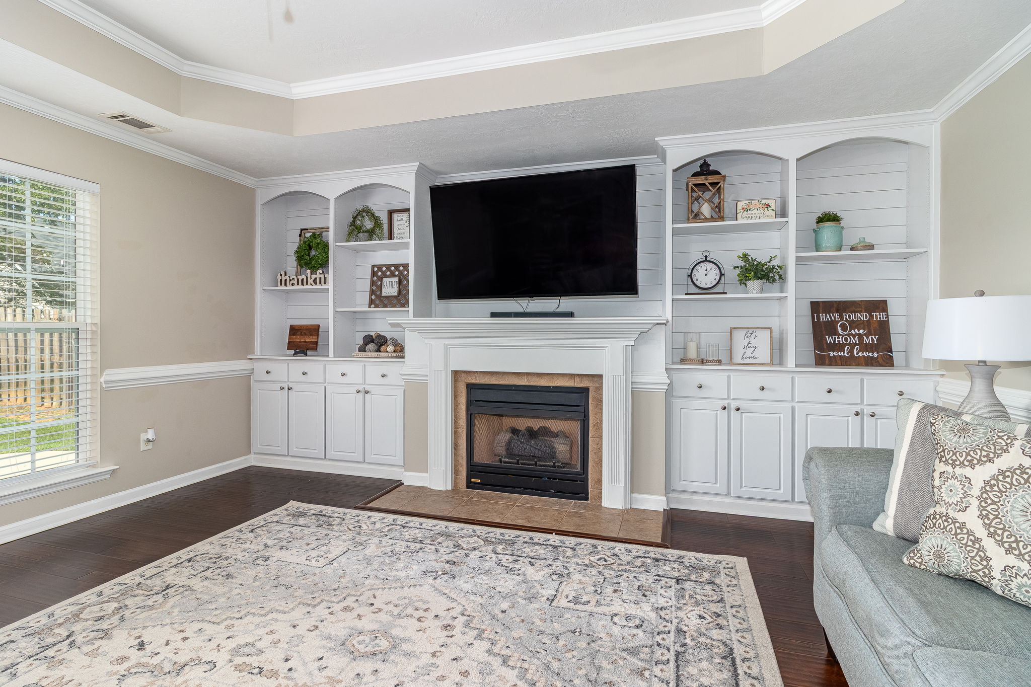 Fireplace & Built-In Cabinets