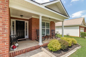 Front Porch/Entrance