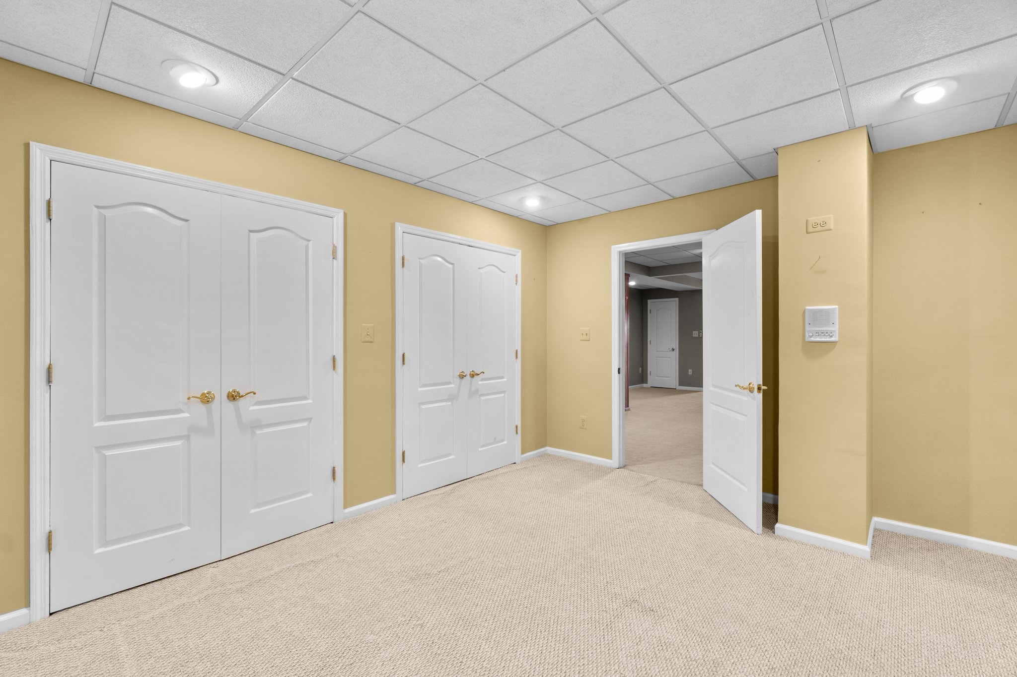 39. Lower bedroom.jpg