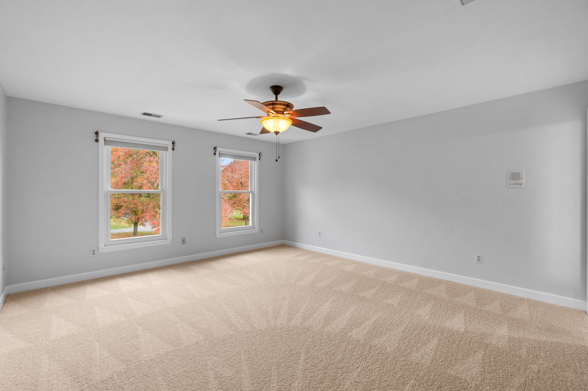 21. upper bedroom.jpg