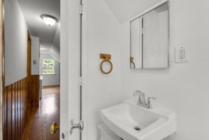 Upper Level Full Bath