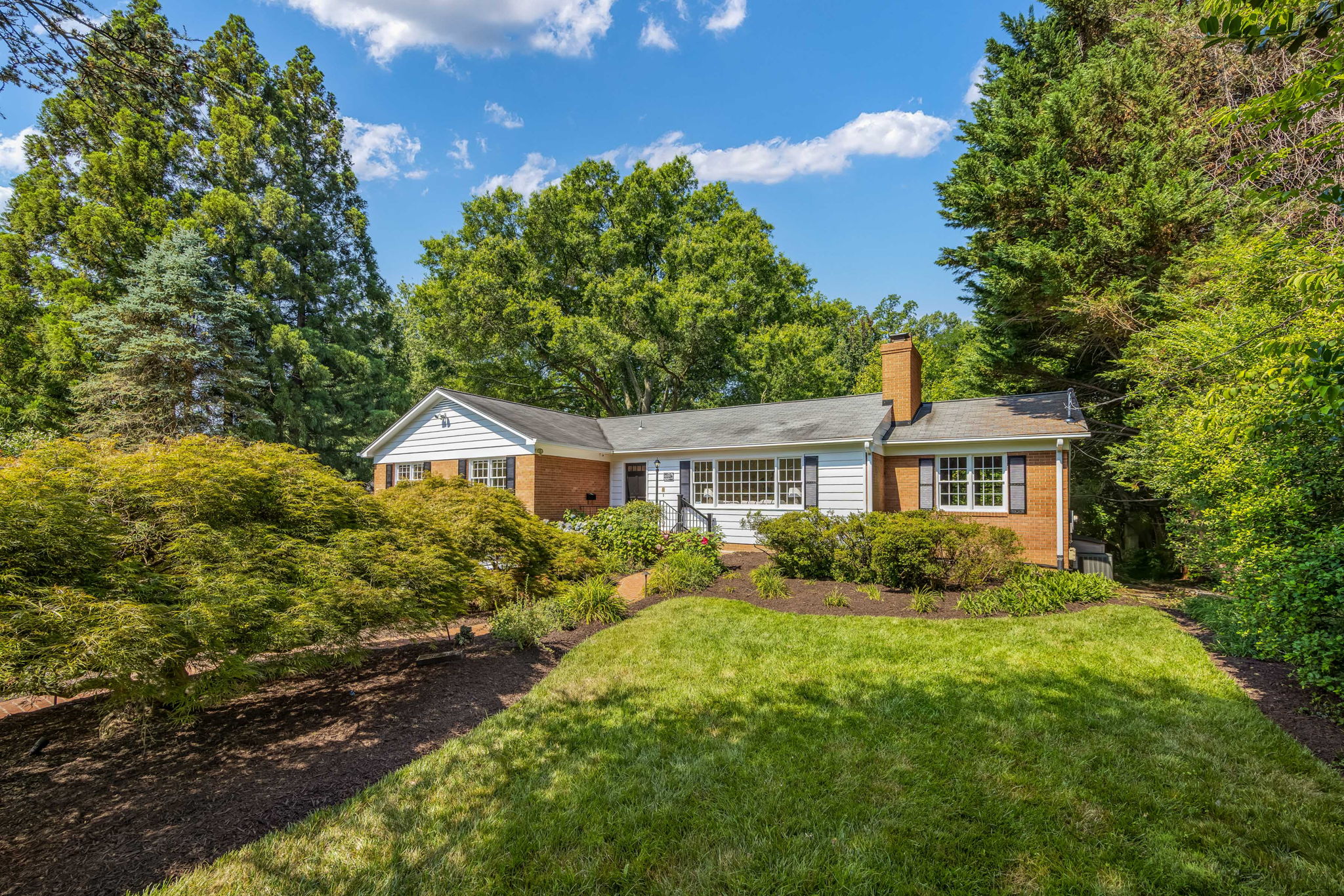 WALTERS WOODS | Spacious 5BR/3BA Brick Rambler