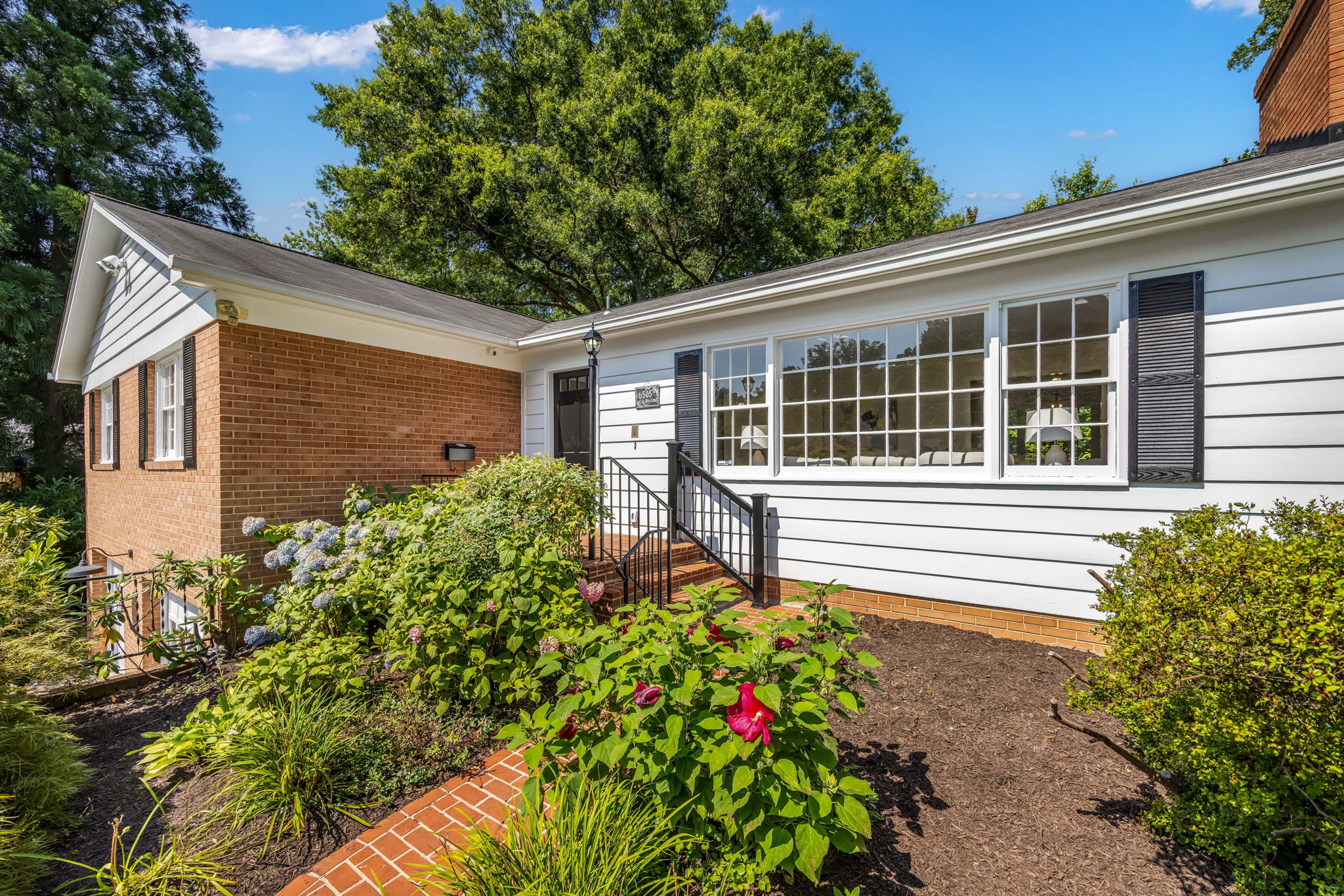 WALTERS WOODS | Spacious 5BR/3BA Brick Rambler