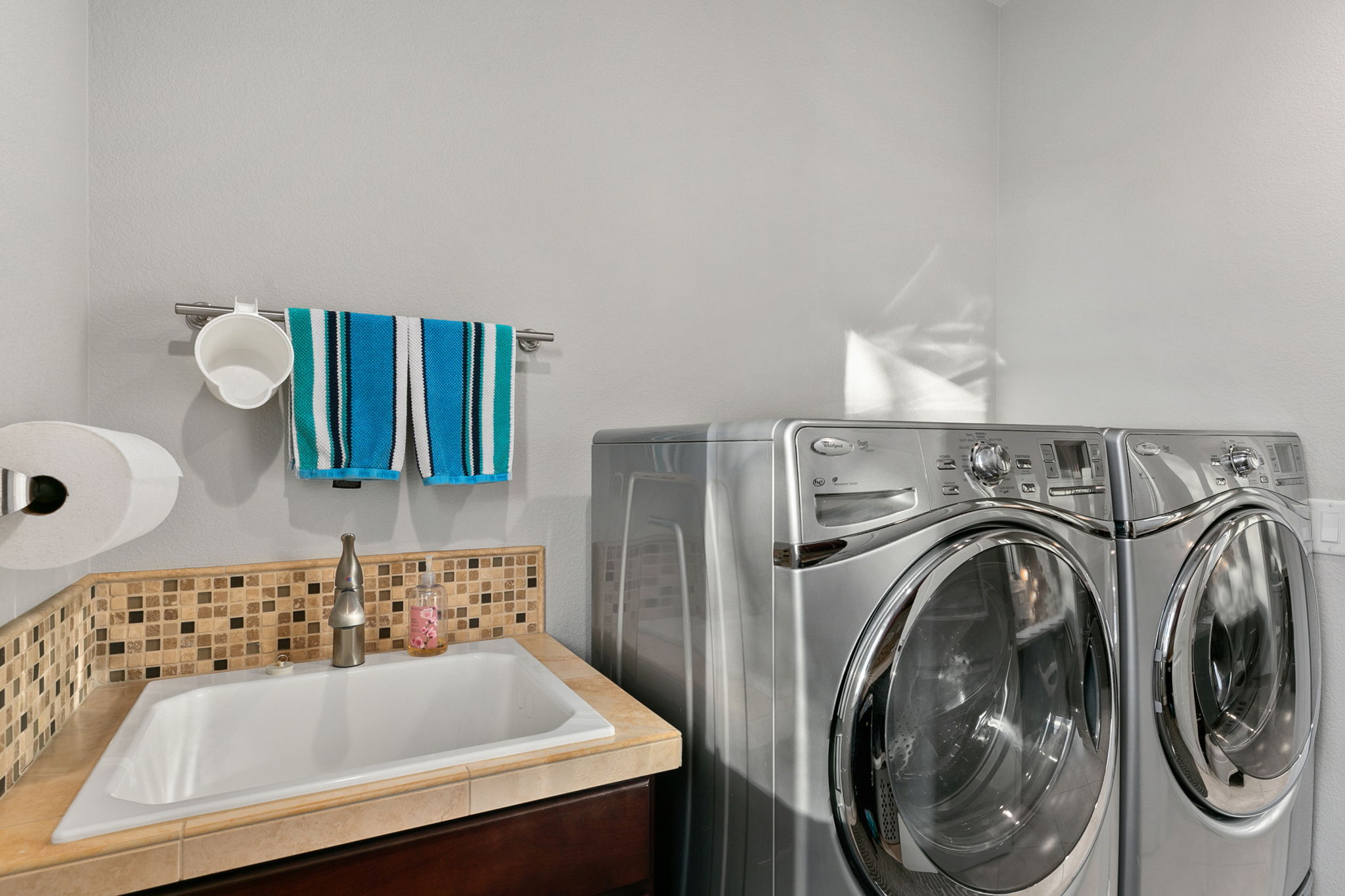 Laundry Room with wash sink