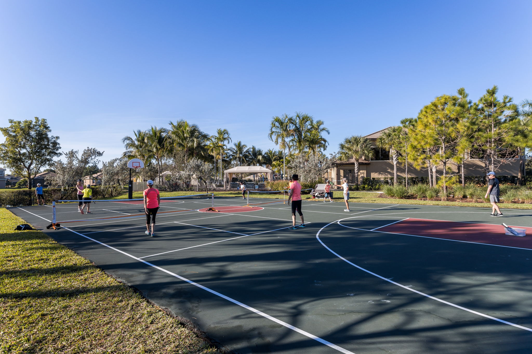 Community Pickleball-with people (2)