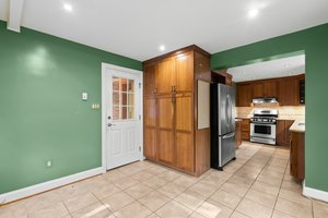 Breakfast Area and Kitchen