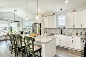 Kitchen/Breakfast Bar