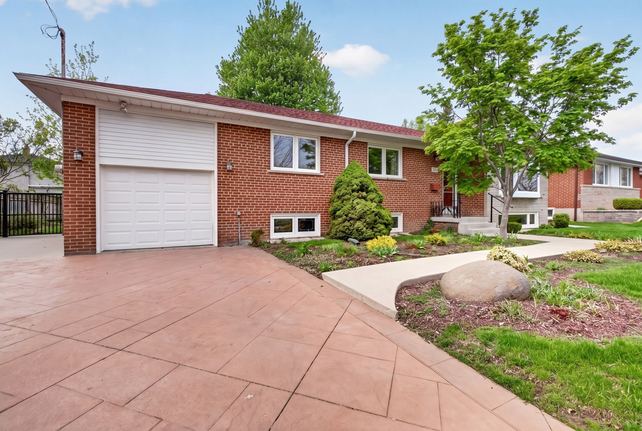 651 Breckenridge Rd, Mississauga, ON L5A 2C7, Canada Photo 3