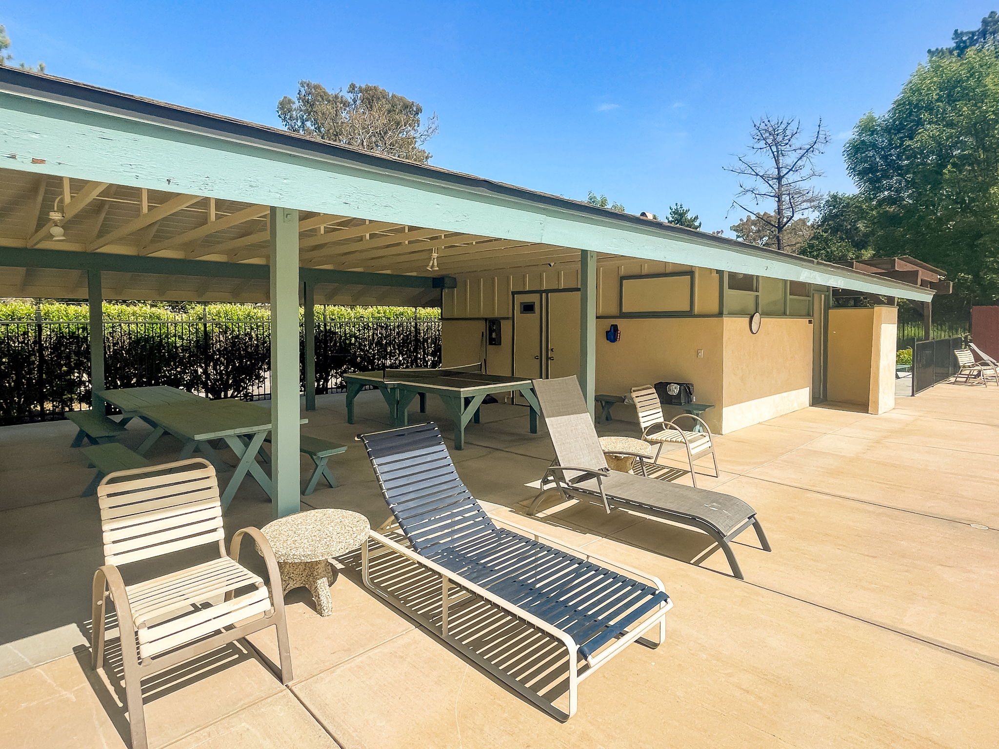 05 - Patio Dining