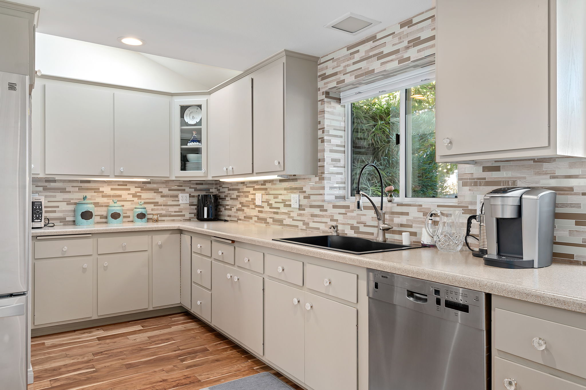 11 - Kitchen