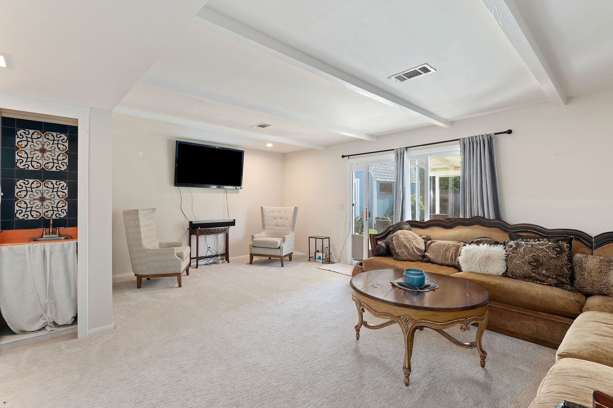 15 - Family Room