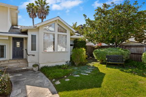05 - Front Yard