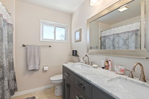 21 - Bathroom 2
