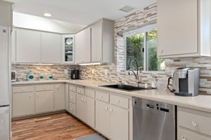 11 - Kitchen