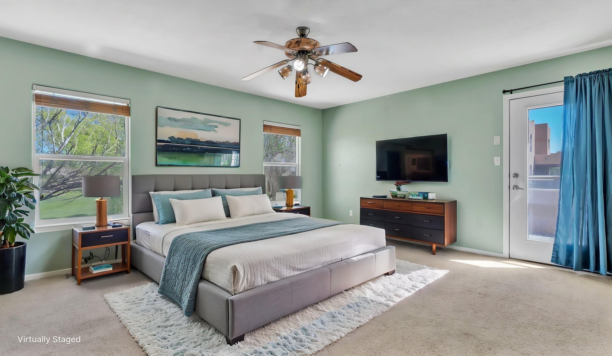 DSC05327 virtually staged.jpeg