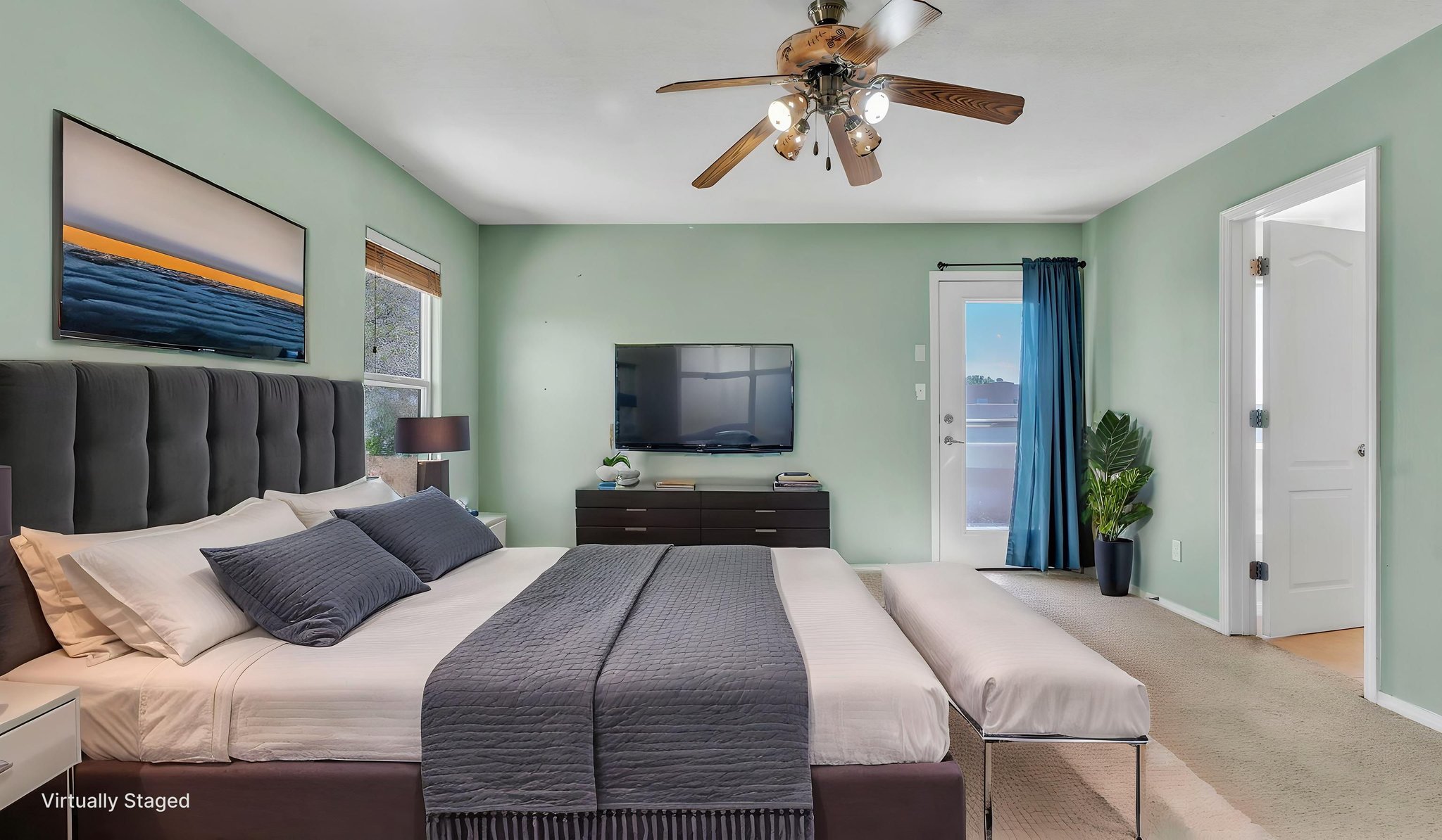 DSC05330 virtually staged.jpeg