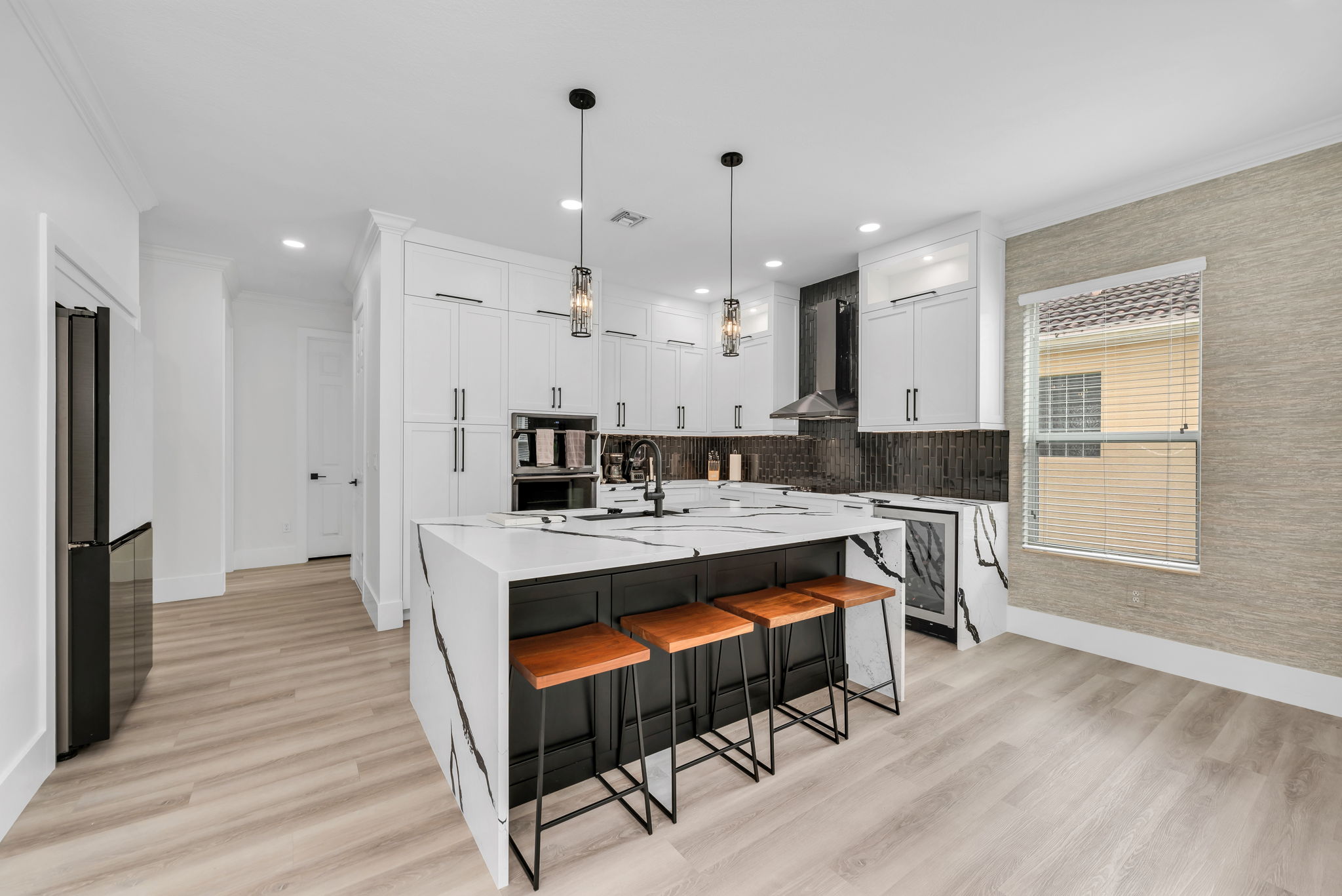 Breakfast Bar - Kitchen