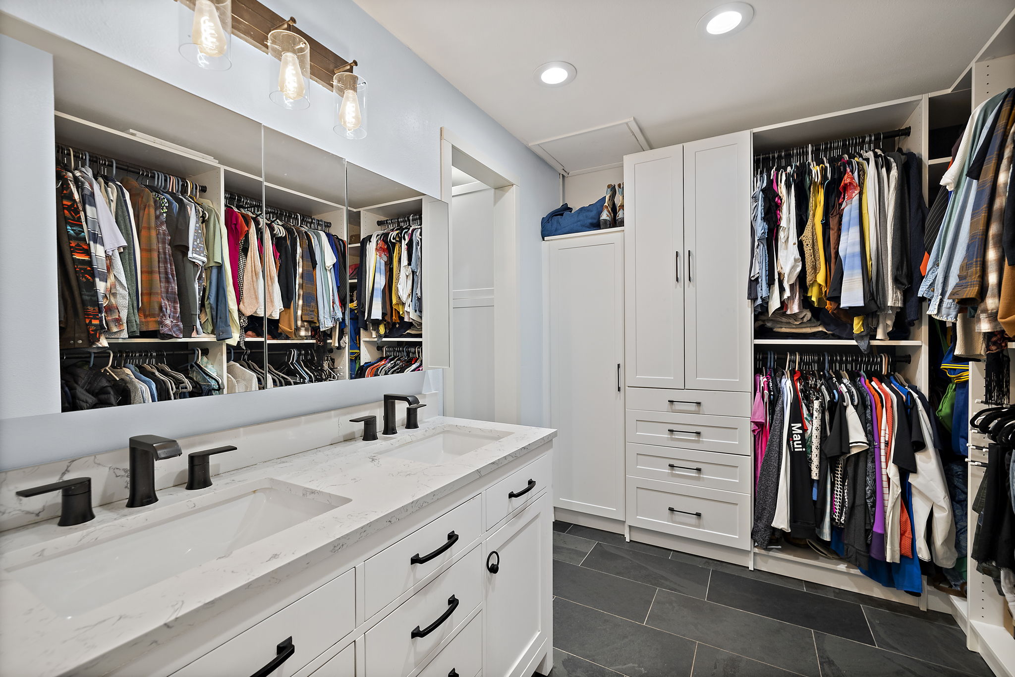 Primary Bedroom Closet