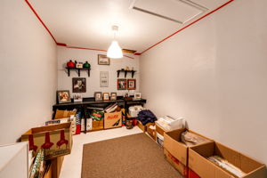  Photo 32