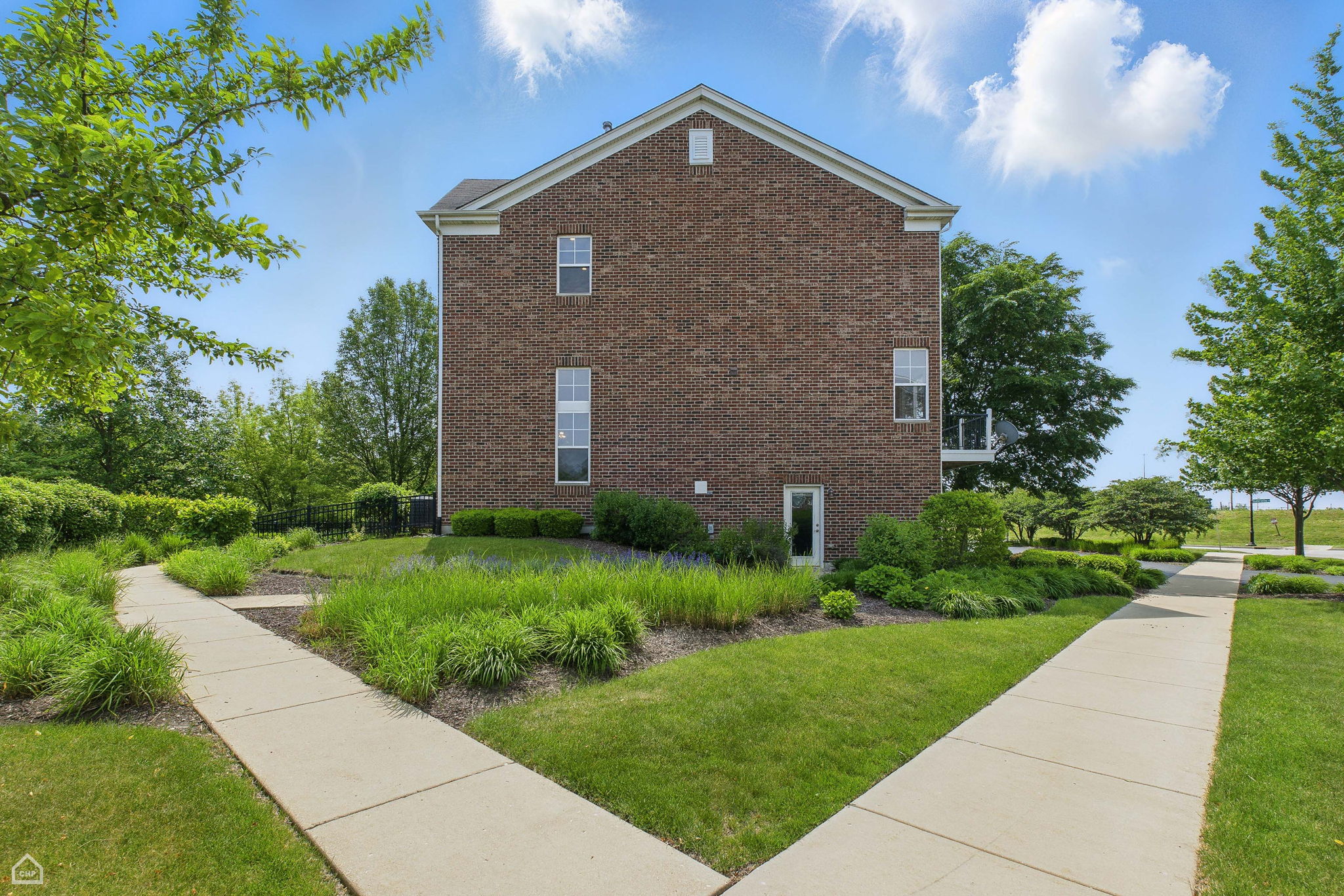 652 Grosvenor Ln_004