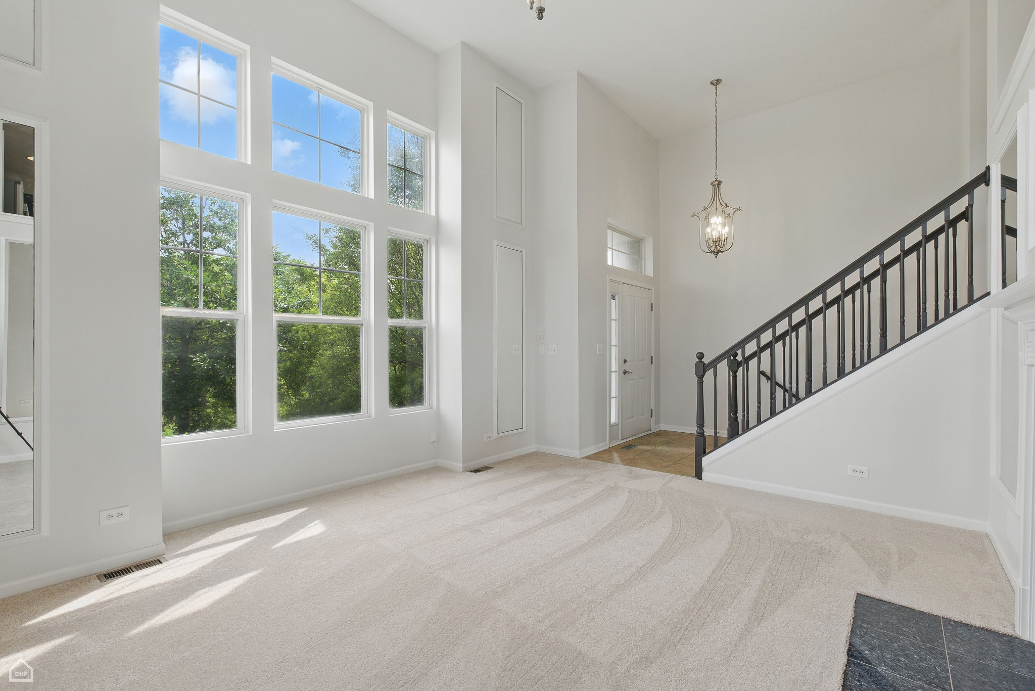 652 Grosvenor Ln_010