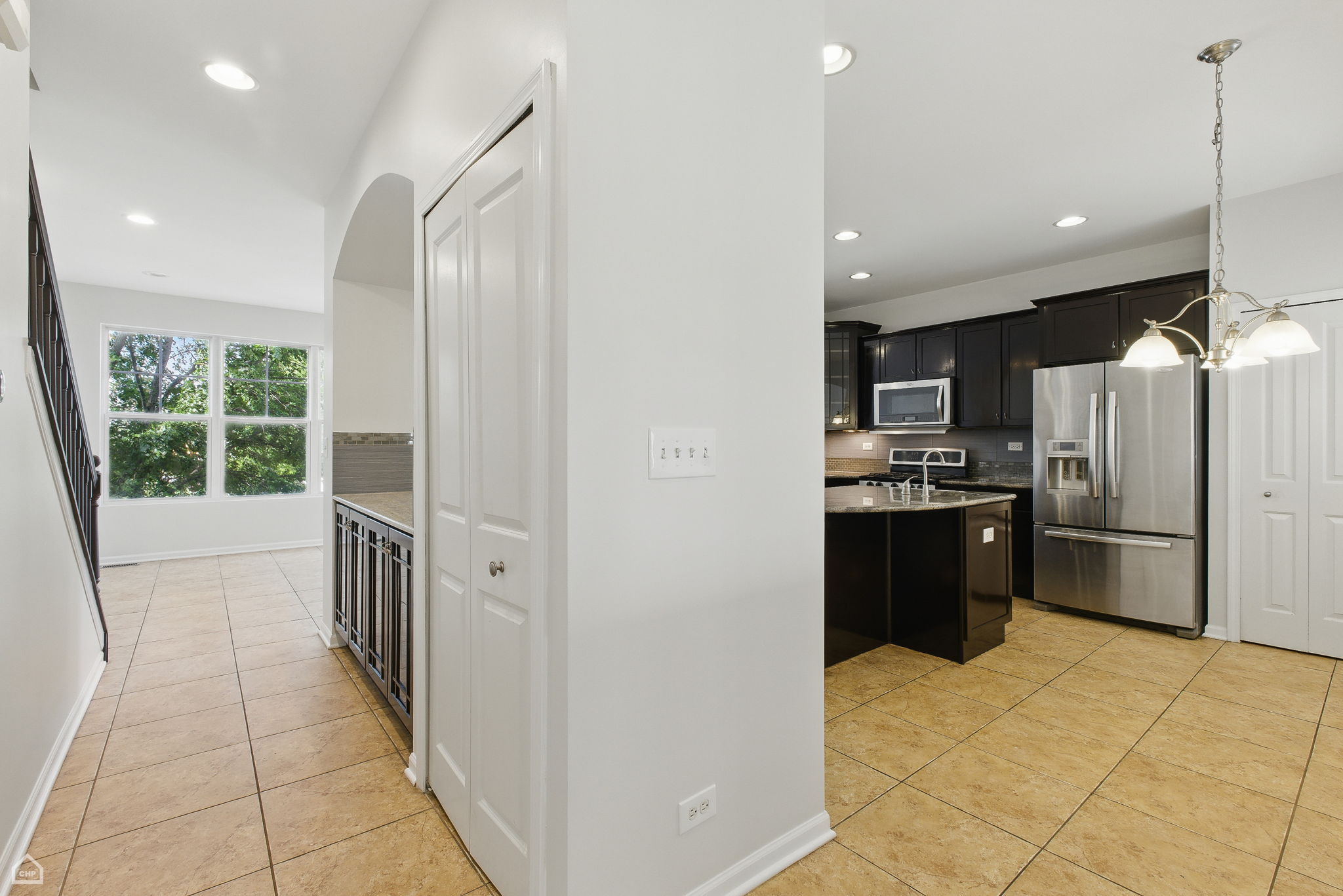652 Grosvenor Ln_011