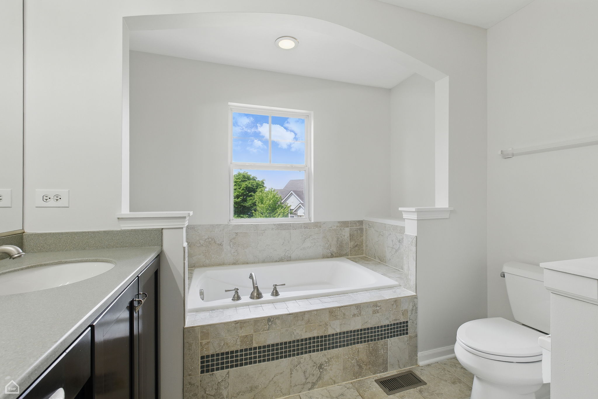 652 Grosvenor Ln_033
