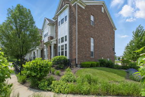652 Grosvenor Ln_003