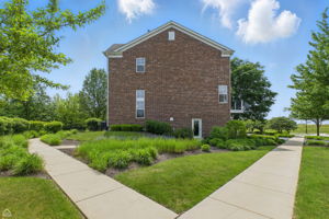 652 Grosvenor Ln_004
