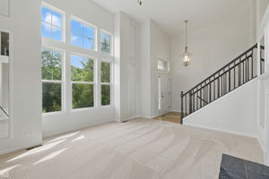 652 Grosvenor Ln_010