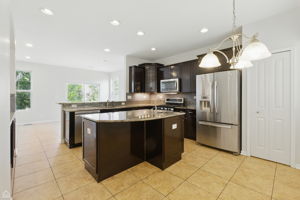 652 Grosvenor Ln_012