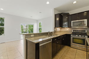 652 Grosvenor Ln_015