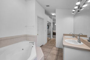Master Bathroom1d