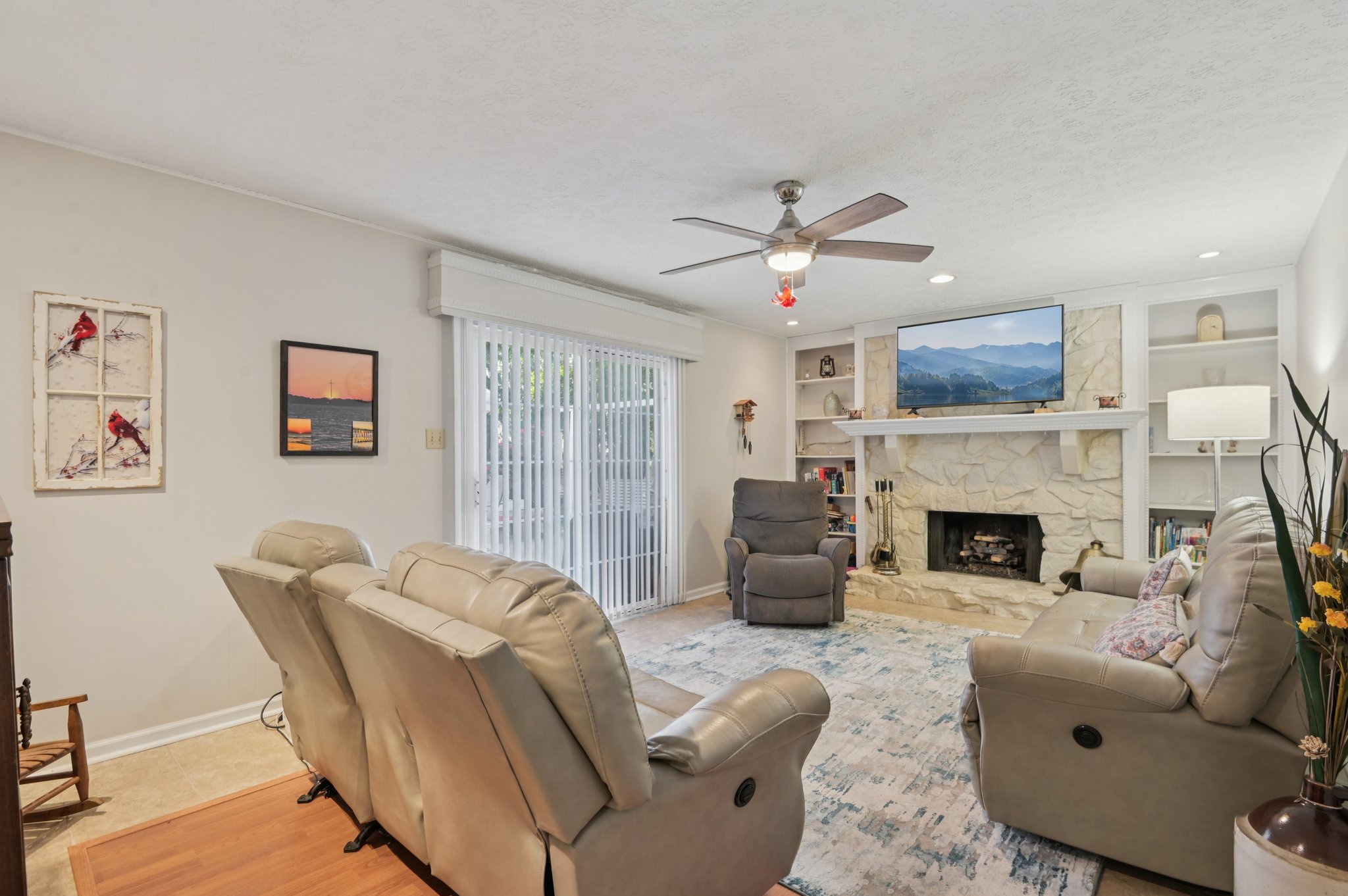Buttonwood Dr-S0110-012.jpg