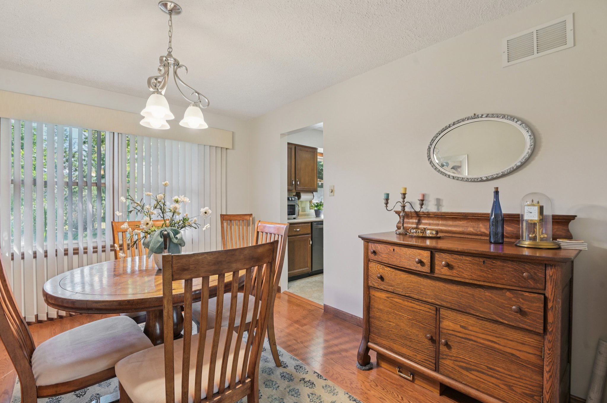 Buttonwood Dr-S0110-017.jpg