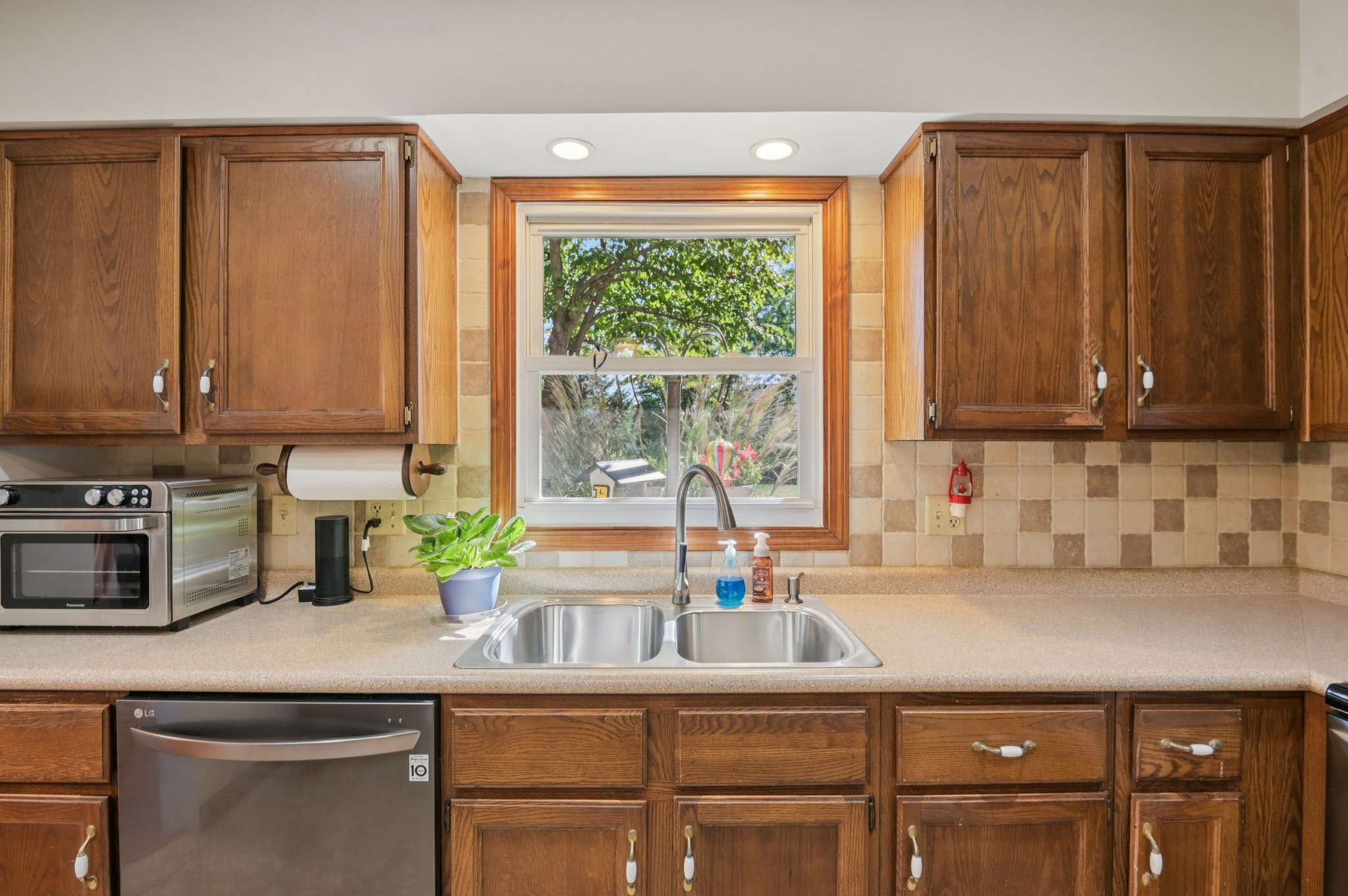 Buttonwood Dr-S0110-022.jpg