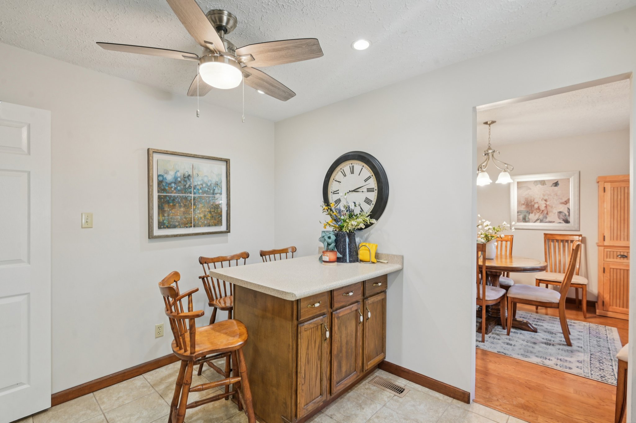 Buttonwood Dr-S0110-023.jpg