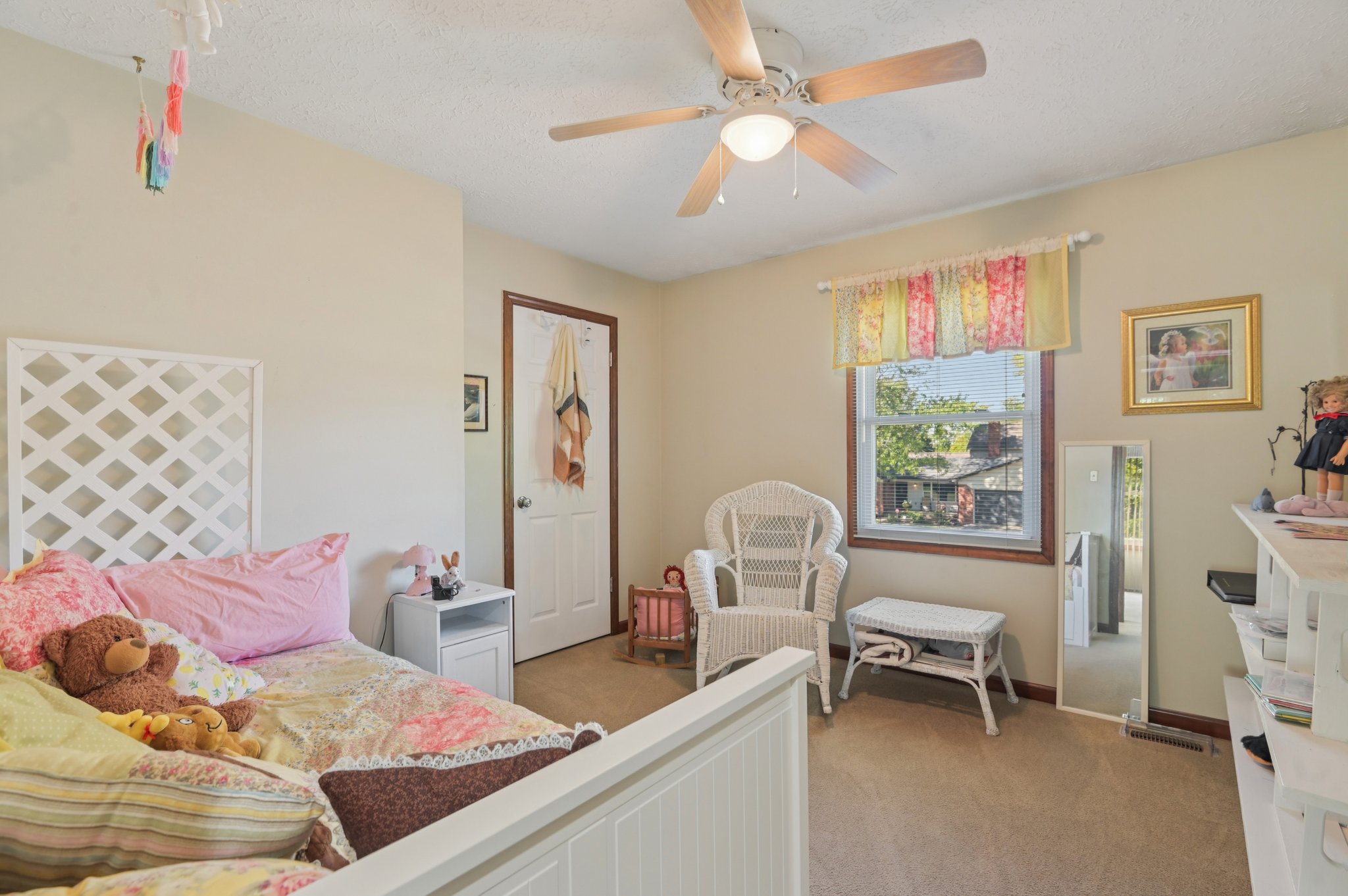 Buttonwood Dr-S0110-032.jpg