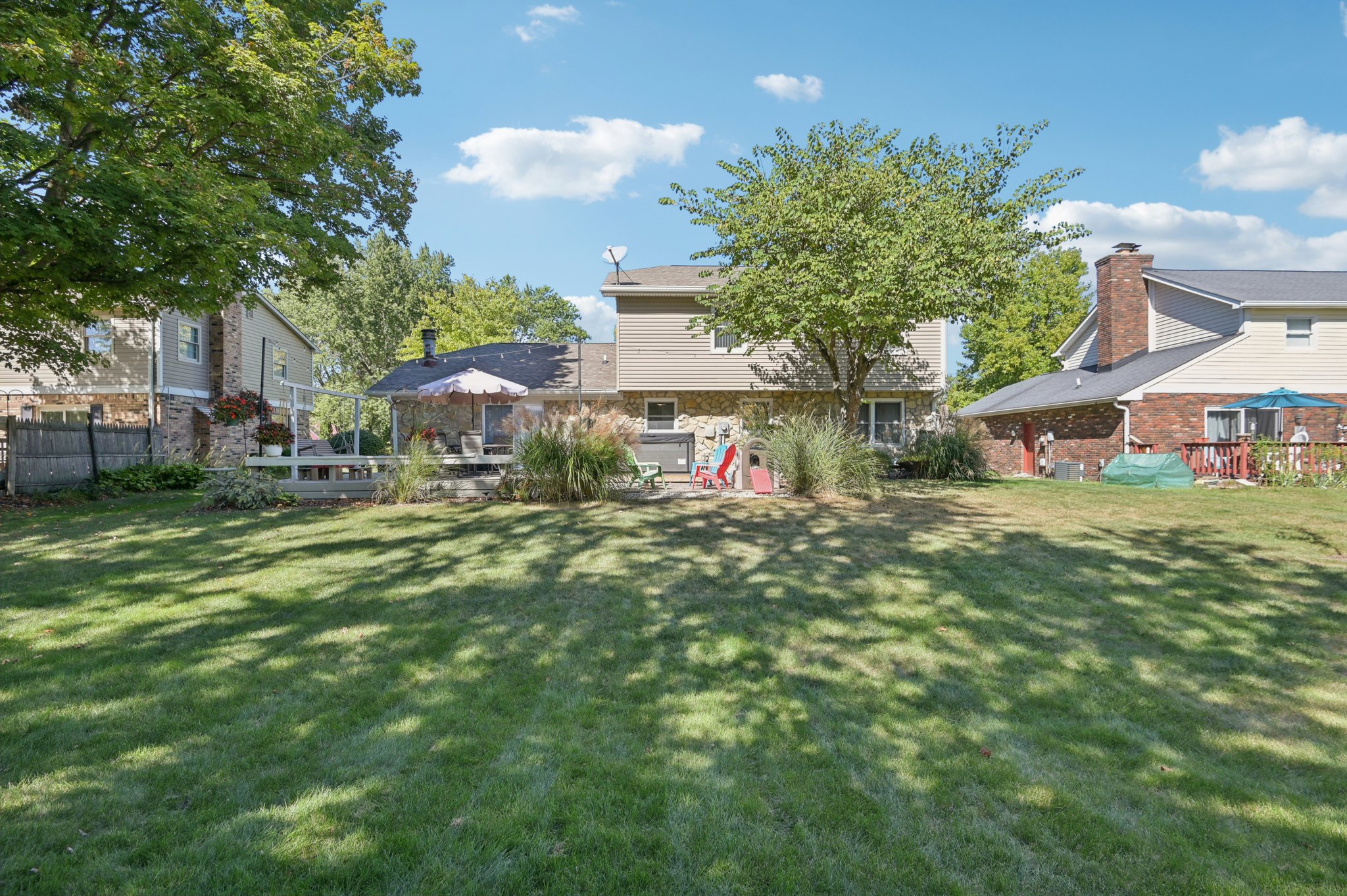 Buttonwood Dr-S0110-051.jpg