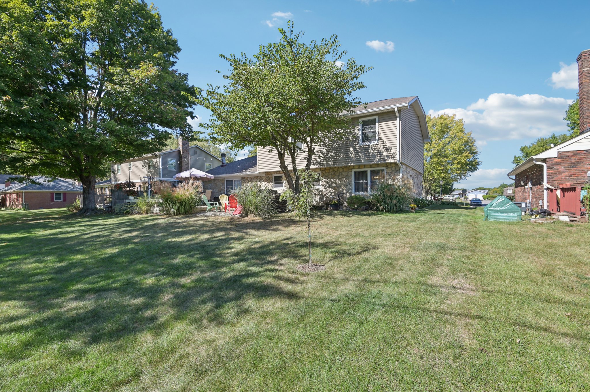 Buttonwood Dr-S0110-053.jpg