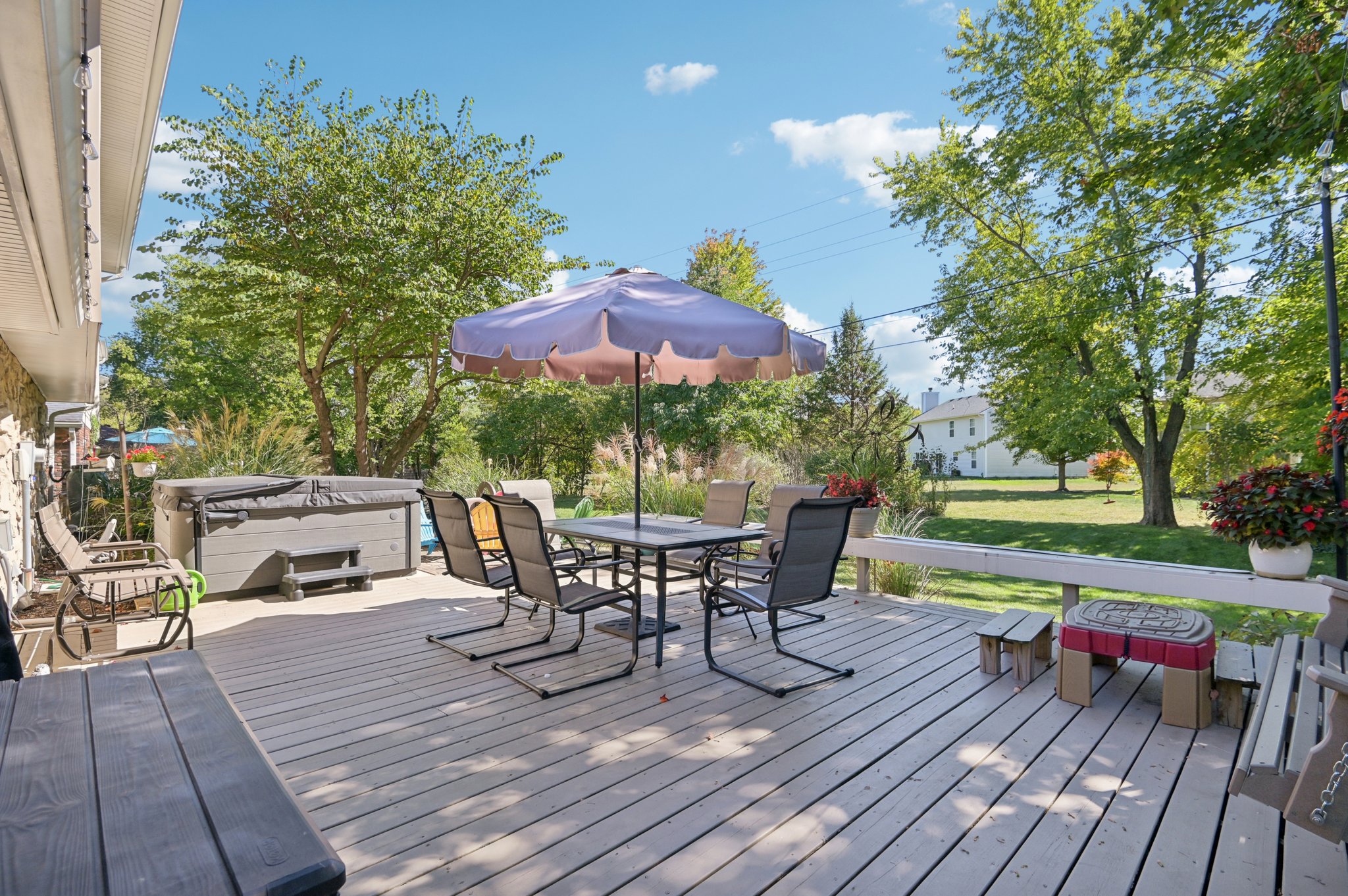 Buttonwood Dr-S0110-056.jpg