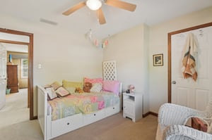 Buttonwood Dr-S0110-033.jpg
