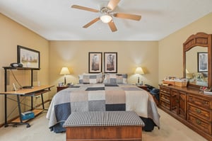 Buttonwood Dr-S0110-036.jpg