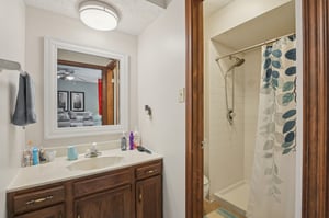 Buttonwood Dr-S0110-037.jpg