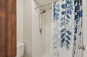 Buttonwood Dr-S0110-038.jpg